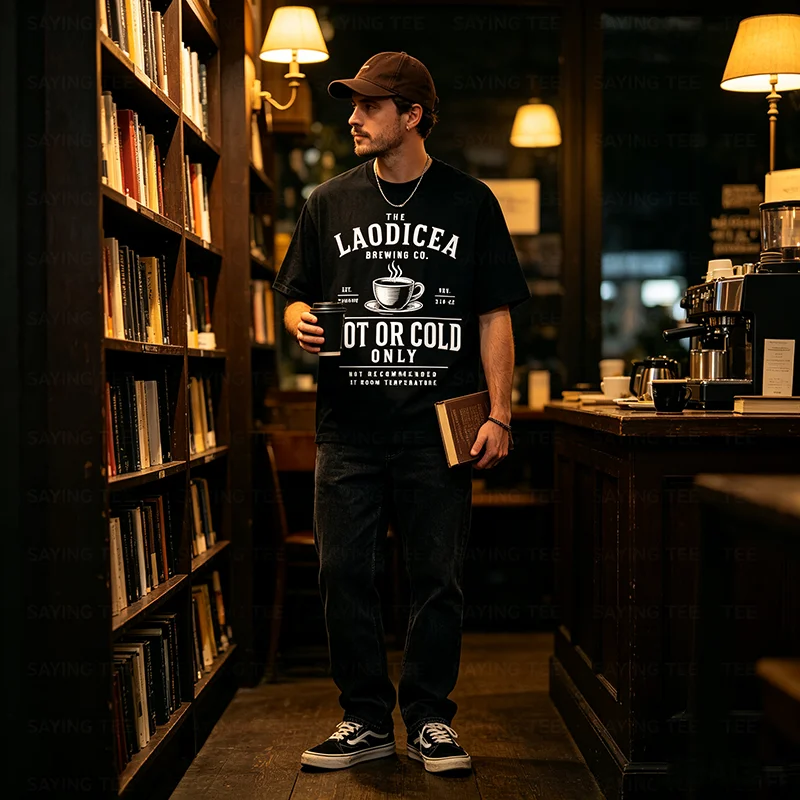 The Laodicea Brewing Co. Heiß- oder Kaltgetränk-T-Shirt mit Bibelvers-Spielerei, Y2K Lukewarm Christlicher Glaube Spruch T-Shirt, Neuheit Geschenk Mode – Detail 5