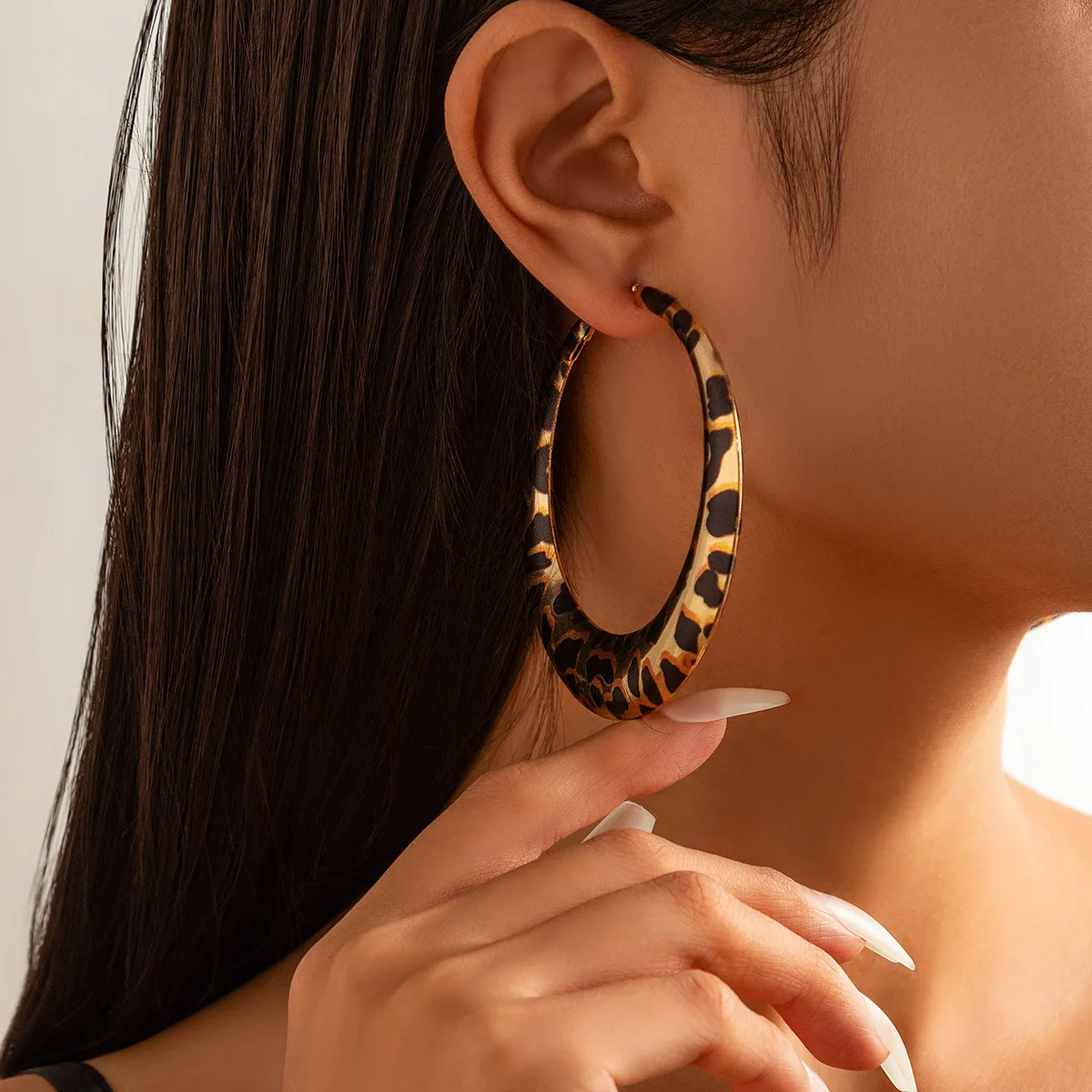 Retro Hollow Leopard Print Large Circle Women's Spicy Girl Design Earrings Exaggerated Geometric Perforated Earrings Jewelry