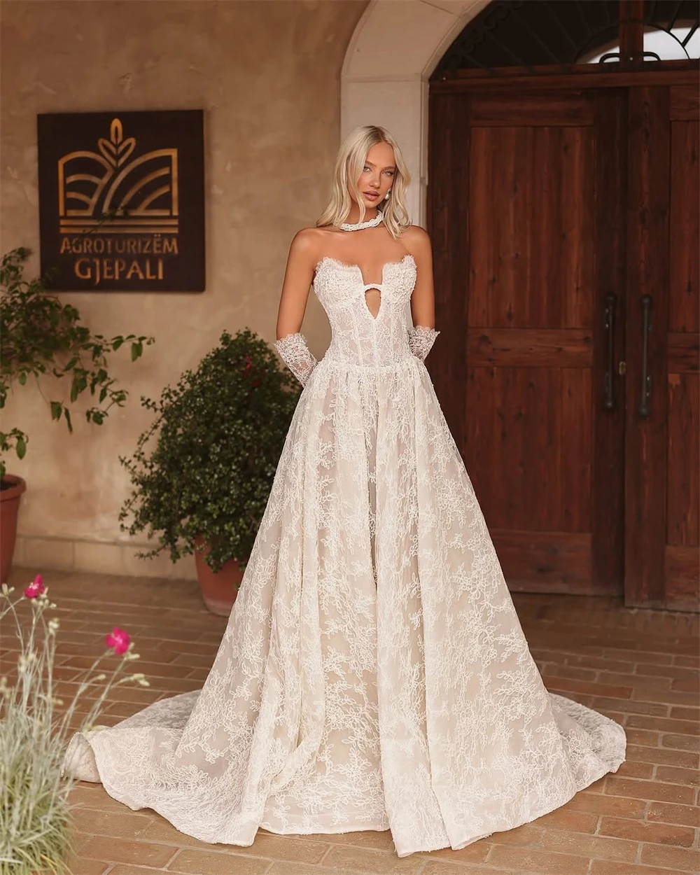 

Customized Graceful White Organza Wedding Dress Elegant Sweetheart Sleeveless Bridal Gown Soft A-Line Court Train Robe de mariée