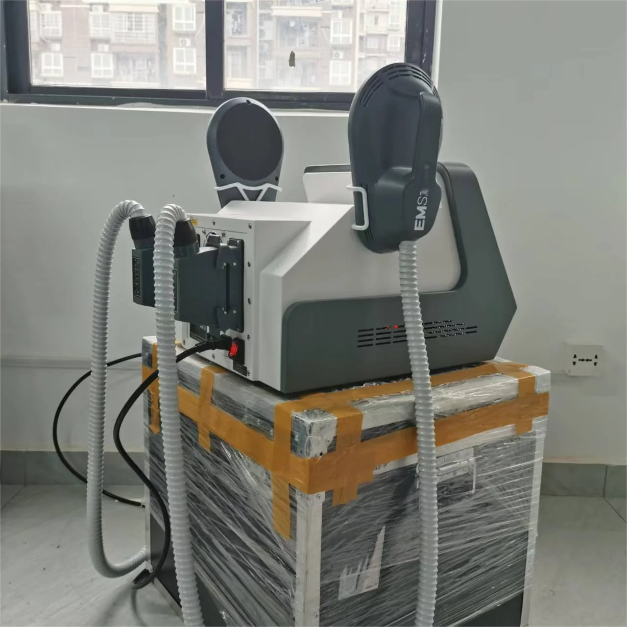 2025 Myoslim 6500 واط 15 تسلا نيو الذهب الأسود RF EMS آلة نحت الجسم تكنولوجيا إزالة الدهون تحفيز العضلات النحت الجدول