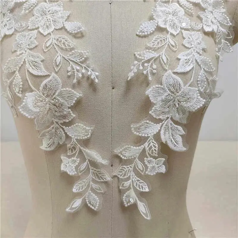 2 Stück, aufnähbare Spitzenapplikationen, weißer Spitzenstoff, 3D-Blumen, Quasten, Perlen, Strasssteine, bestickte Applikationen für Brautkleider, zum Selbermachen, zur Dekoration. – Detail 3