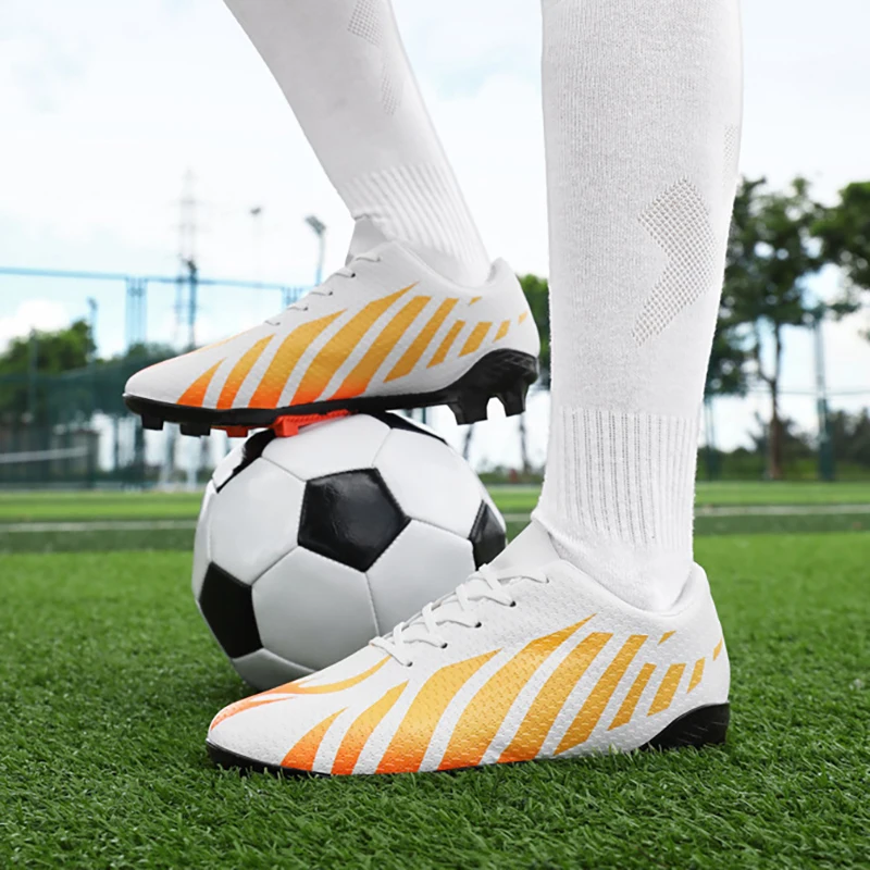 Training Low-Top Football Shoes Men Women Anti-collision Safety Toe Cap Anti Slip Wear-resistant Sole Outdoor Football Sneaker