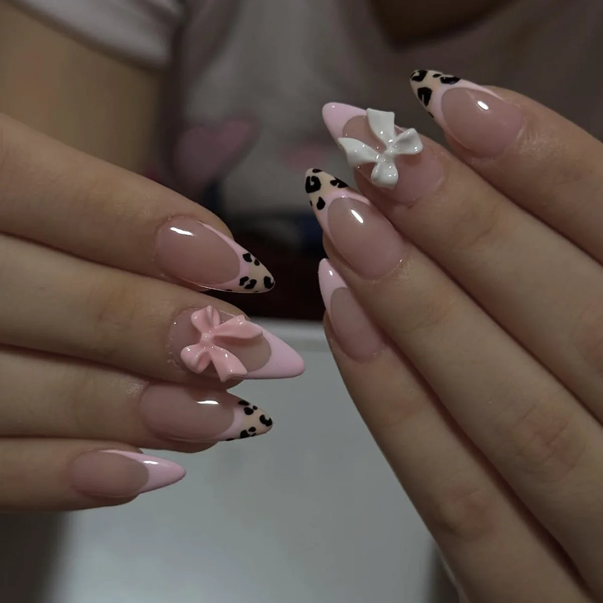 เล็บปลอมสไตล์ฝรั่งเศสสีชมพู 10 ชิ้น ลายโบว์ 3 มิติ ทรงสี่เหลี่ยมสั้น กดติดง่าย แฟชั่นเกาหลีหวานๆ สำหรับผู้หญิงและเด็กผู้หญิง