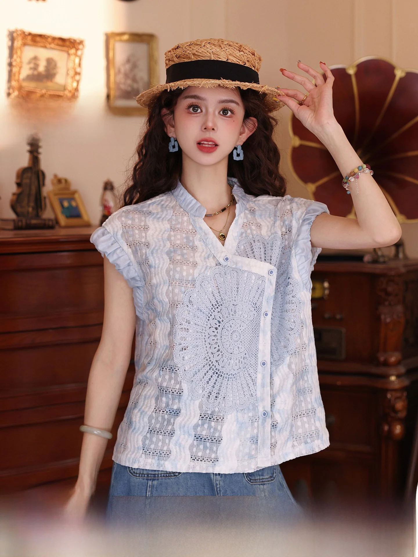 

Новая летняя женская рубашка Chen Jiajie: винтажный стиль, на боковых пуговицах, универсальная, стройнящая, из полиэстера, с коротким рукавом, V-образным вырезом, открытый кардиган