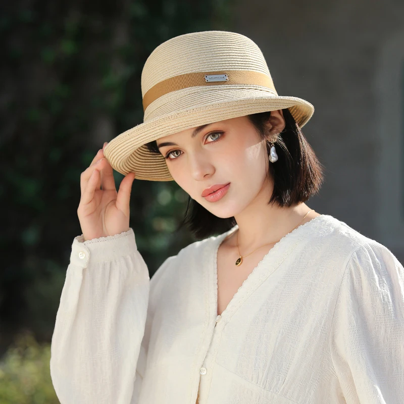 Spring and autumn hats are versatile for children, with raised edges and straw hats for summer sun protection. Straw woven hats