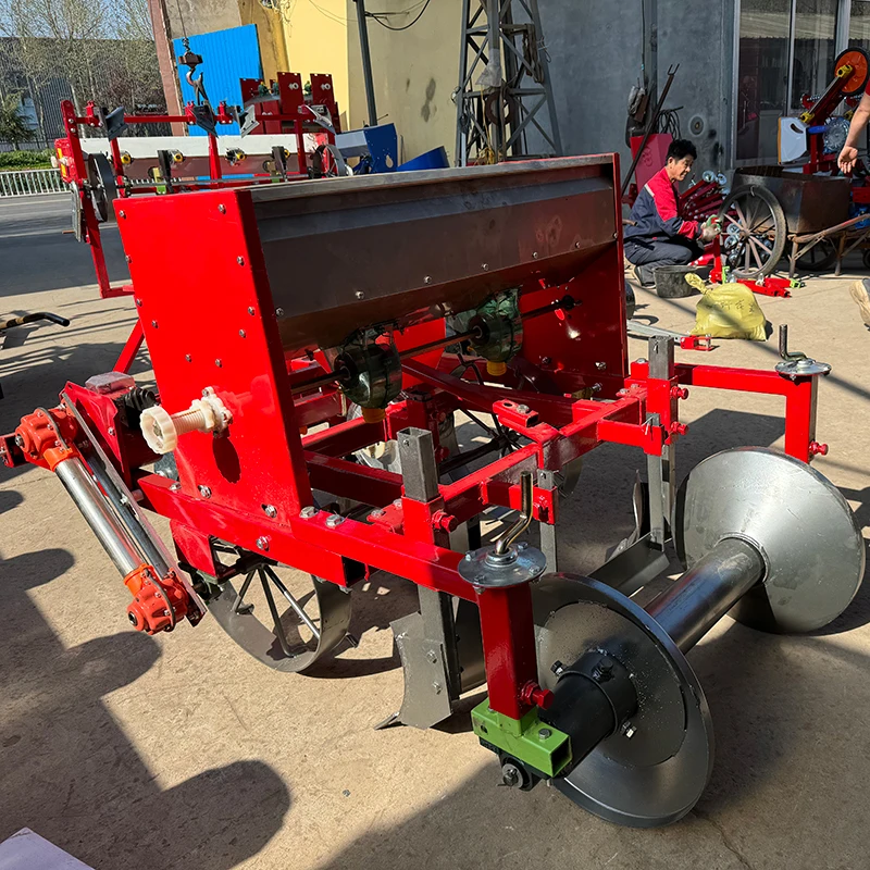 

Новая автоматическая малогабаритная многофункциональная сеялка для арахиса с функцией точного высева для использования на фермах