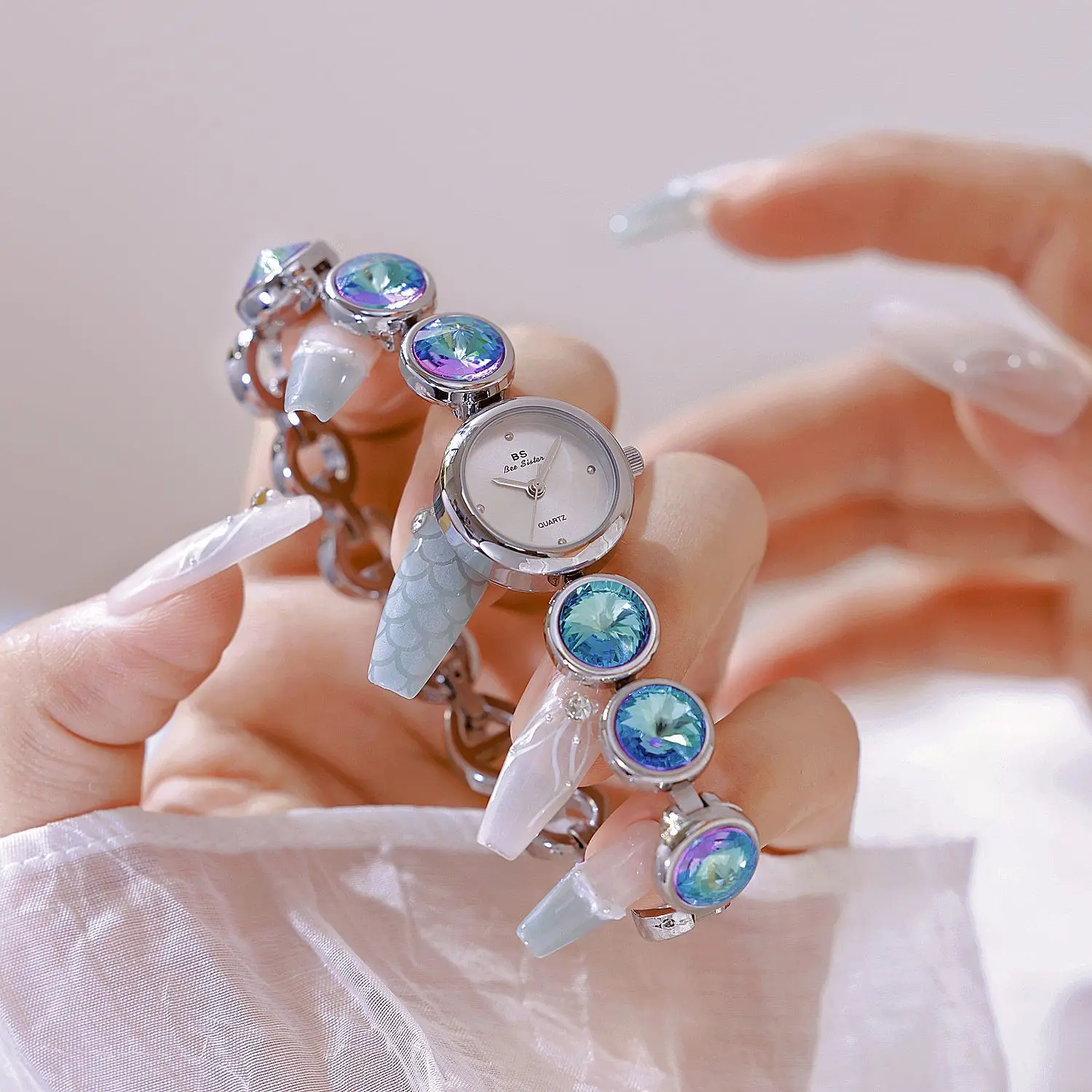 Woman Pink Rhinestone Watch Light Luxury Small Bracelet Clock Elegant Fashion Ladies Girl Student Dress Party Watches Gifts