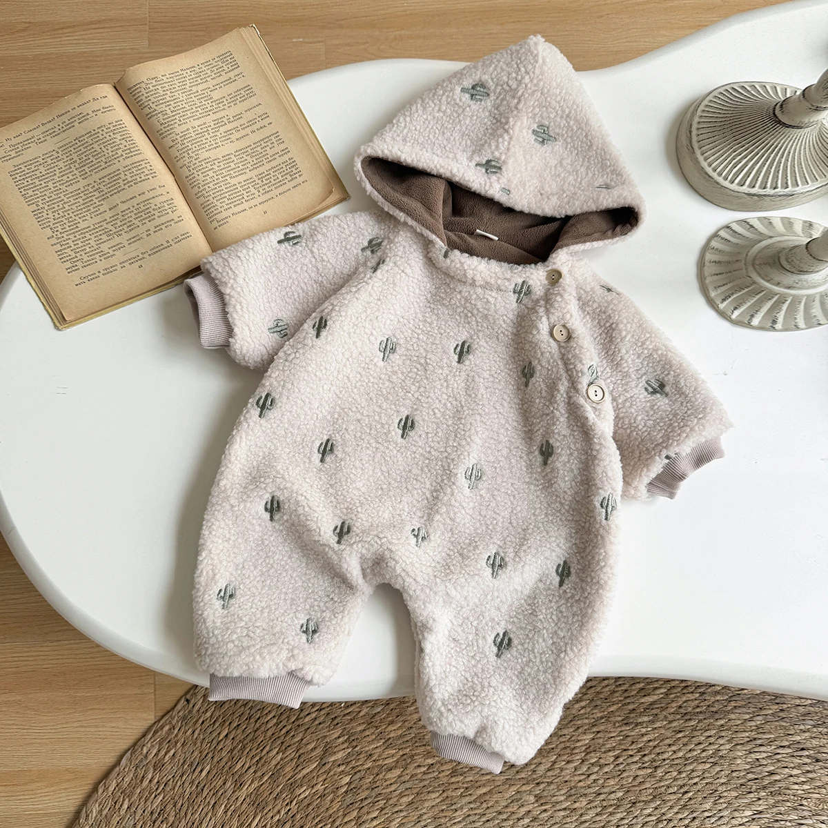 ตุ๊กตากระบองเพชรเย็บปักถักร้อย - Baby Nursery Embroidery บทวิจารณ์และราคา