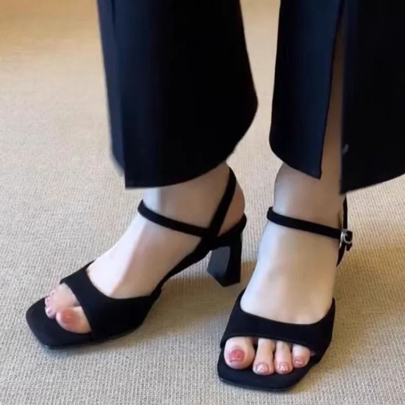 2026 Summer New French High-end Black Block Heel Sandals Versatile Women's Shoes image 2