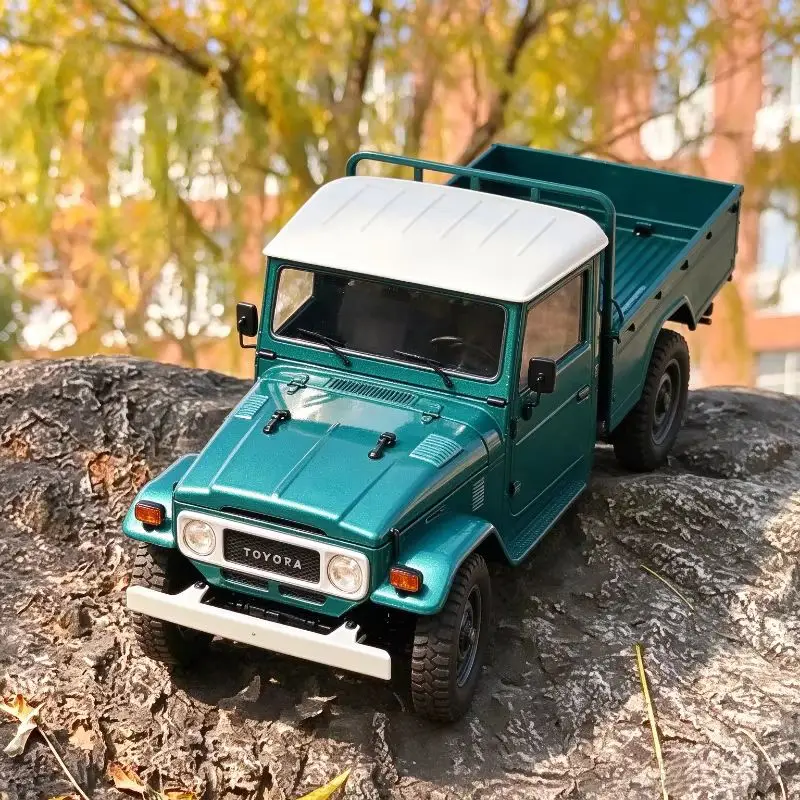 Hot FMS 1:12 FJ45 Pickup 4WD Drive Simulation Remote Control Electric Off-Road Climbing Car RC 8Km/h Two-Speed Model With Lights