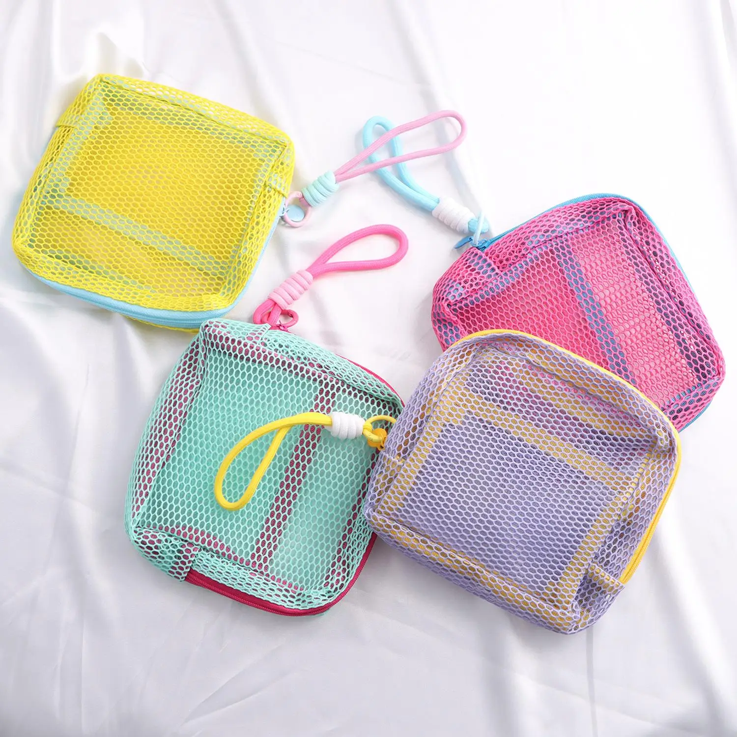 

Stylish Lightweight Mesh Cosmetic Bag Portable Square Cosmetic Storage Bag With Zipper Multi-purpose Sundries Storage Bag
