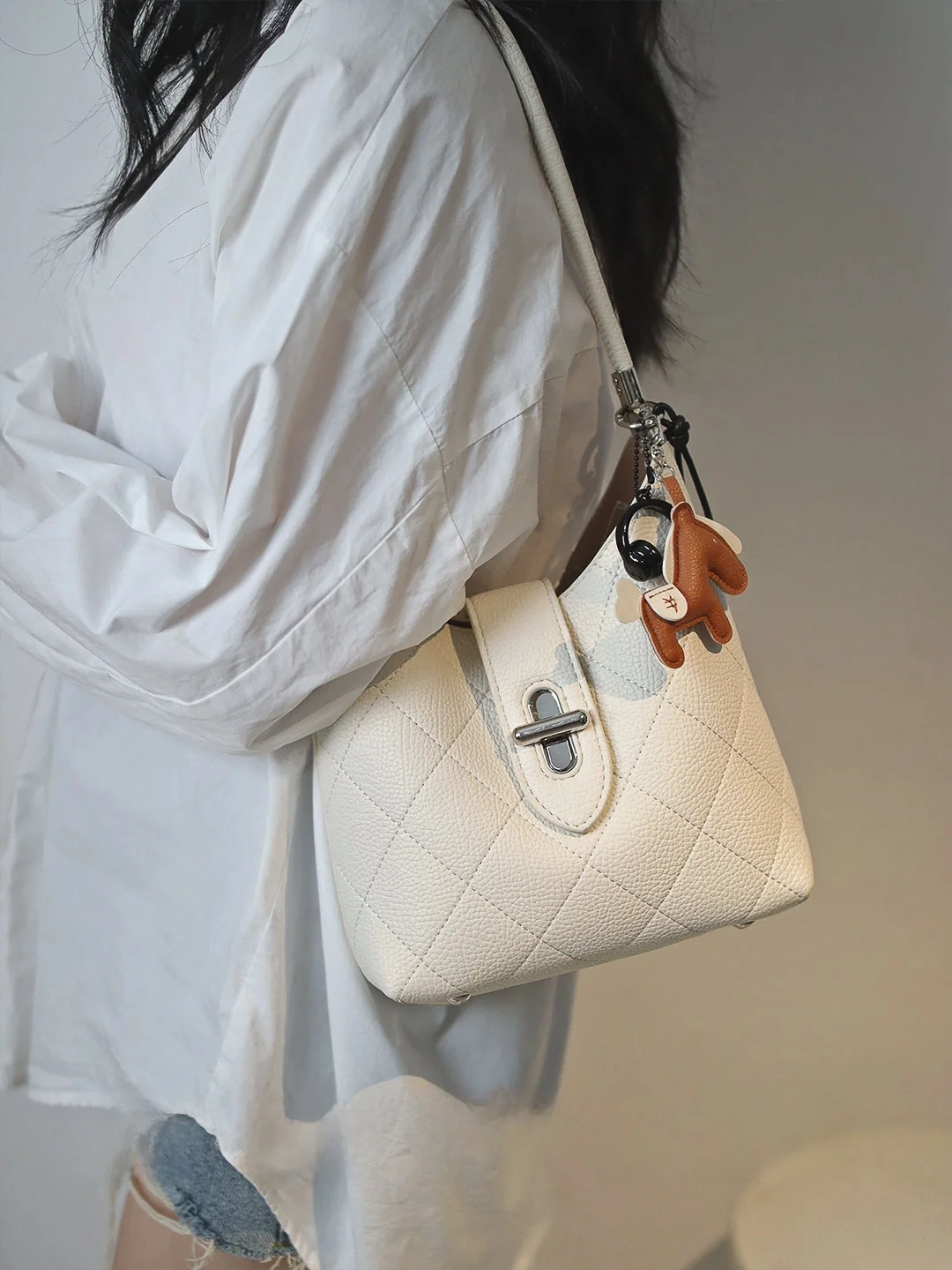 elegante-bolso-de-hombro-geometrico-para-mujer-nuevo-modelo-2026-color-blanco-para-el-verano-de-lujo-pequeno-tipo-bando