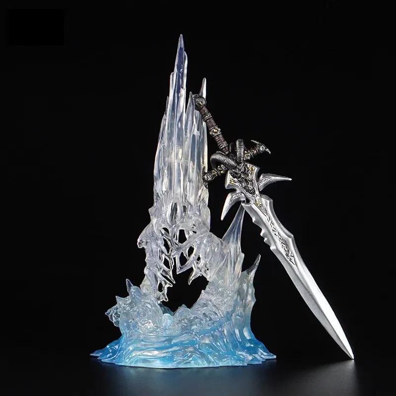 

Фигурка с мечом Frostmourne со светодиодной подсветкой 28 см - Коллекционная игровая периферия из ПВХ WoW Lich King для детей