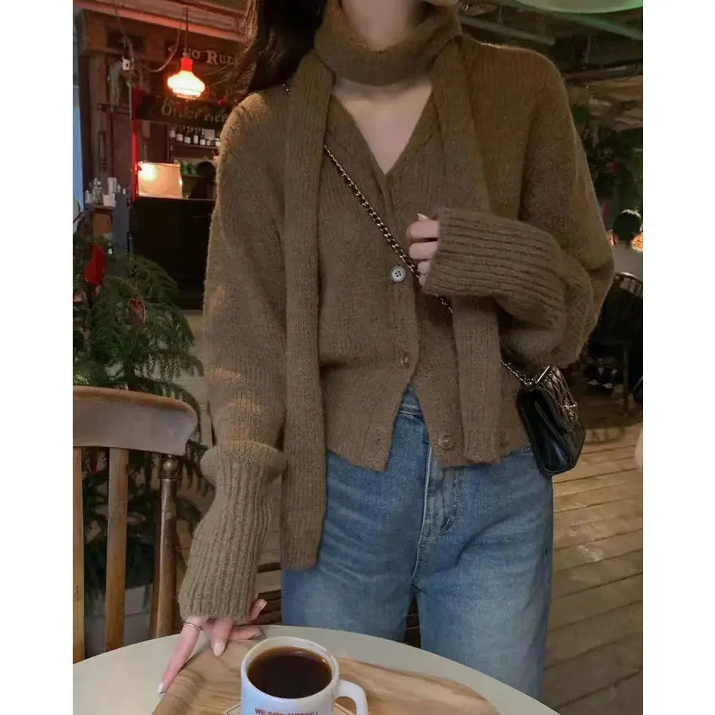 Gagarich Korean Chic Winter New Item French Retro Long Sleeved Pure Desire V-neck Long Sleeved Sweater Jacket Hanging Neck Scarf