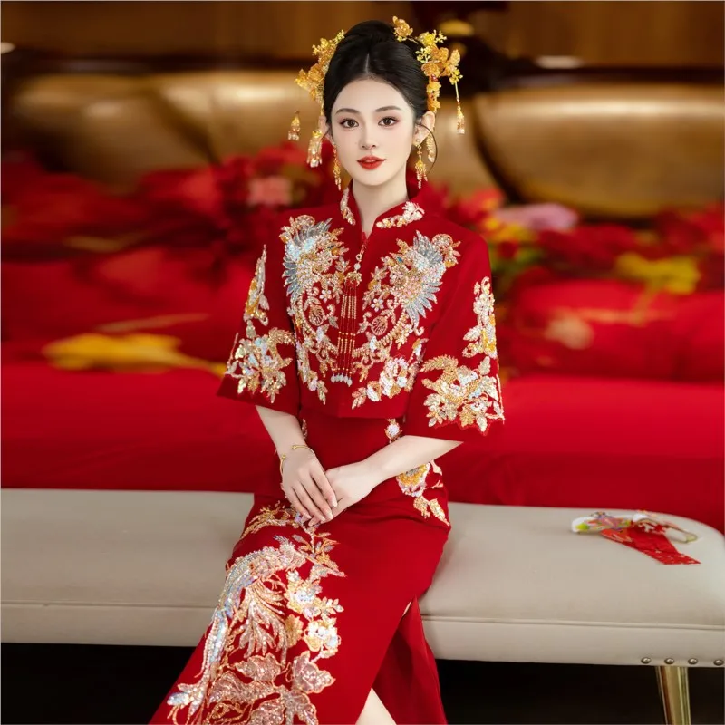 A new fashionable set of velvet red Chinese-style toasting cheongsam