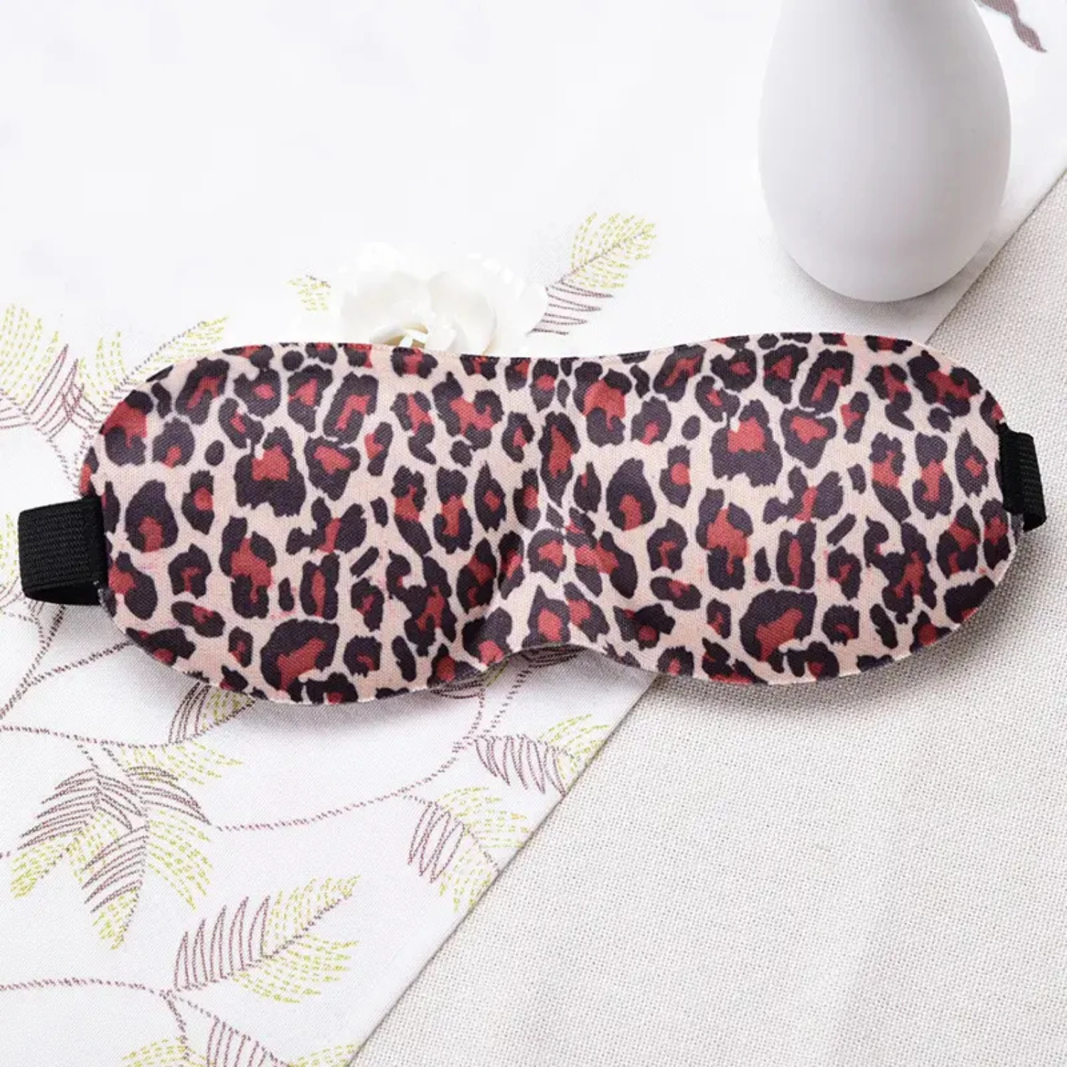 Soft 3D Sleeping Eye Mask for Travel Rest Aid - 1pc, Comfortable Cover Patch Pad for a Luxurious Sleep Experience