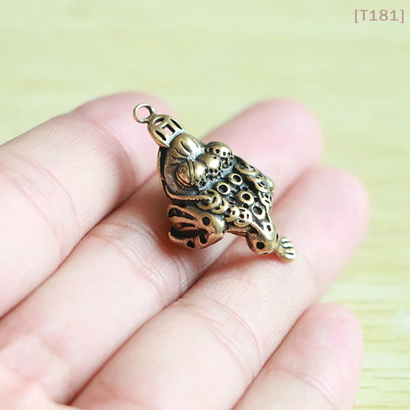 [E] Chinese Fengshui Ornament Lucky 3-Leg Frog Wealth Toad Animal Figurine Statue for Home House Office Desk Table Decoration