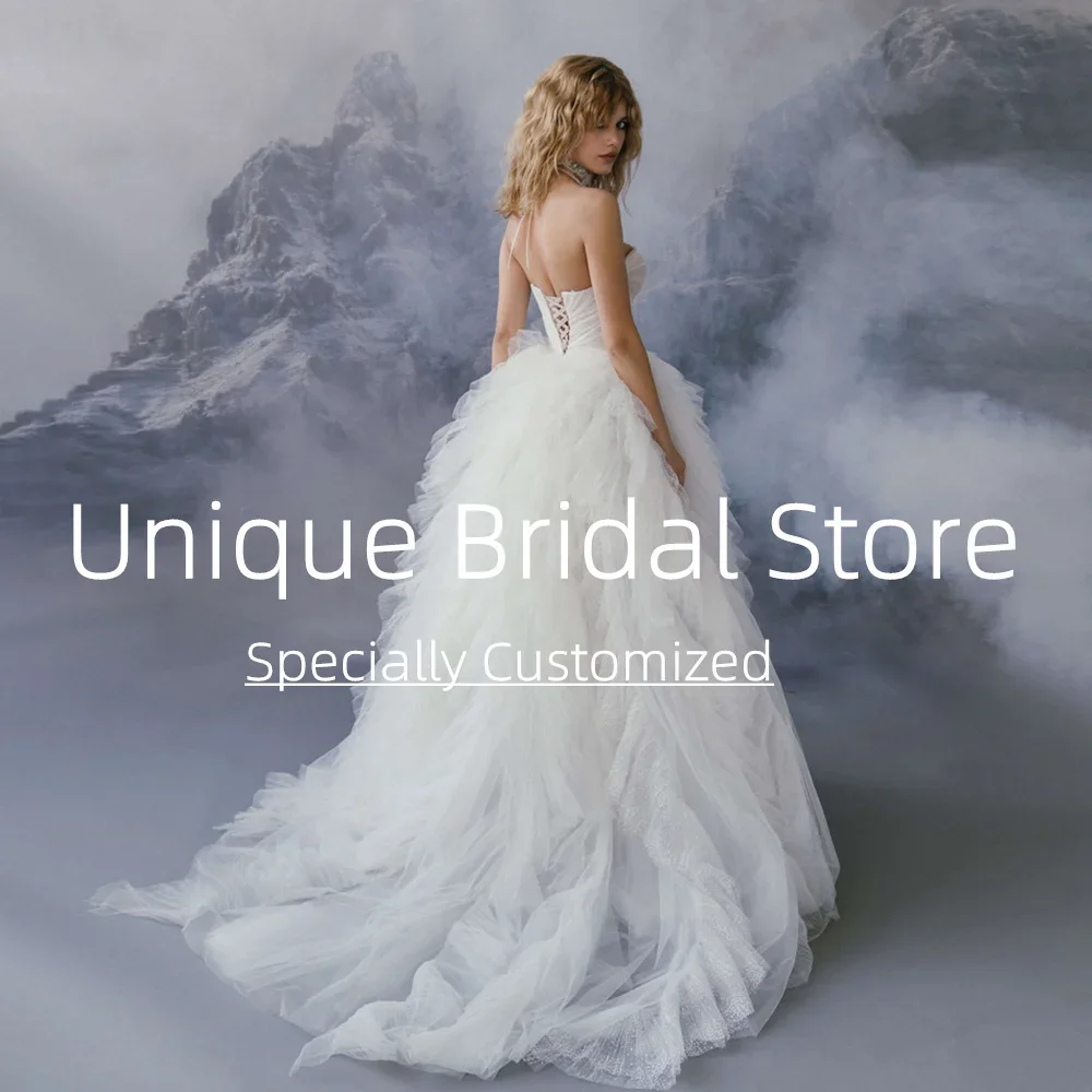 Aangepaste A-lijn Gelaagde Tule Trouwjurken Witte Mouwloze Sweep Trein Lace Up Strand Bruiloft Bal Galajurken voor Dames