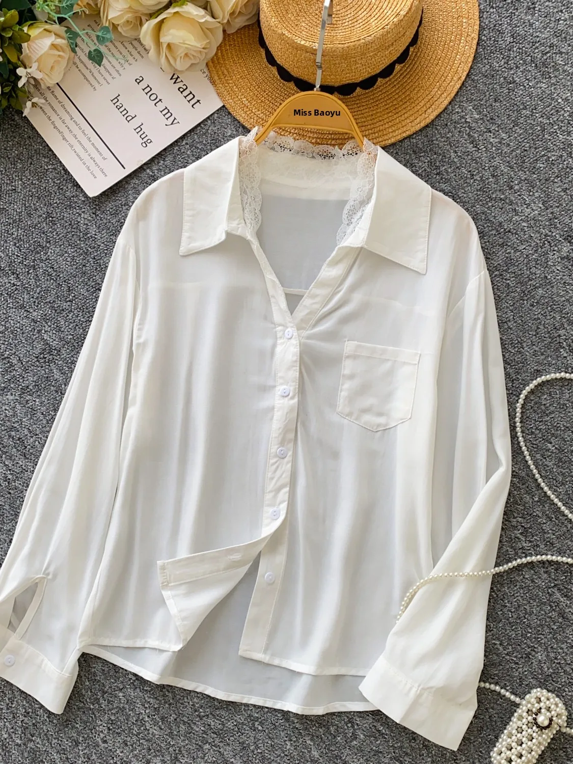 Koronkowa bluzka z długim rękawem, zapinana na jeden guzik, luźny krój, uniwersalna warstwa bazowa, styl koreański, idealna do pracy.
