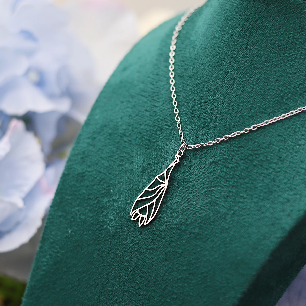 Cxwind رأسا على عقب الخفافيش الفن خط سلسلة سحر قلادة للنساء الرجال الفولاذ المقاوم للصدأ هندسية قلادة المختنق هدية حفلة الهالوين