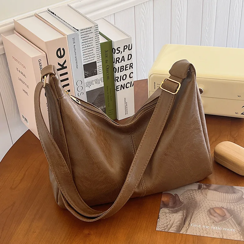 حقيبة يد جلدية ناعمة. حقيبة كروس واسعة ومتعددة الاستخدامات مصممة لأسلوب سهل وأساسيات يومية. #1