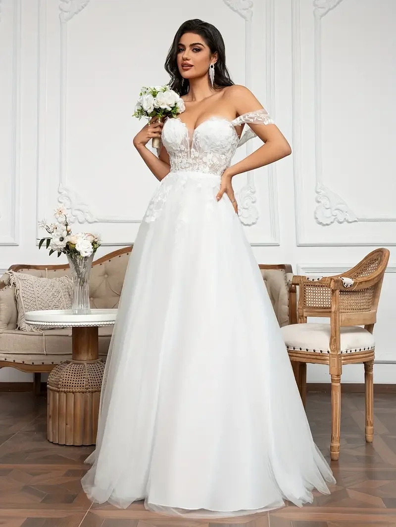 Customized women's large skirt wedding dress with off shoulder white chiffonheart-shaped collar lace decoration backless design