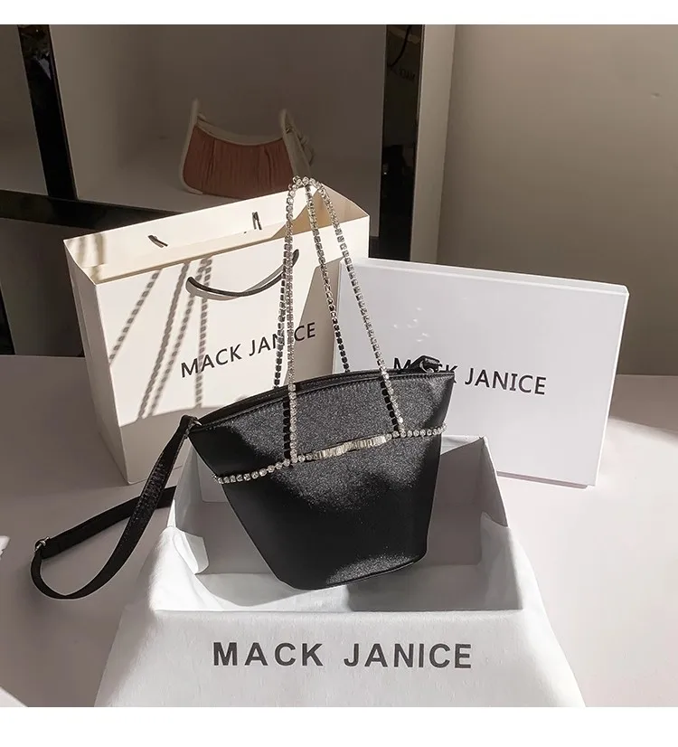 

Luxury Glitter Diamond Chain Bucket Bag Large Capcity Tote Bag Fashion Evening Bag Women Handbag Wedding Party Clutch Purse