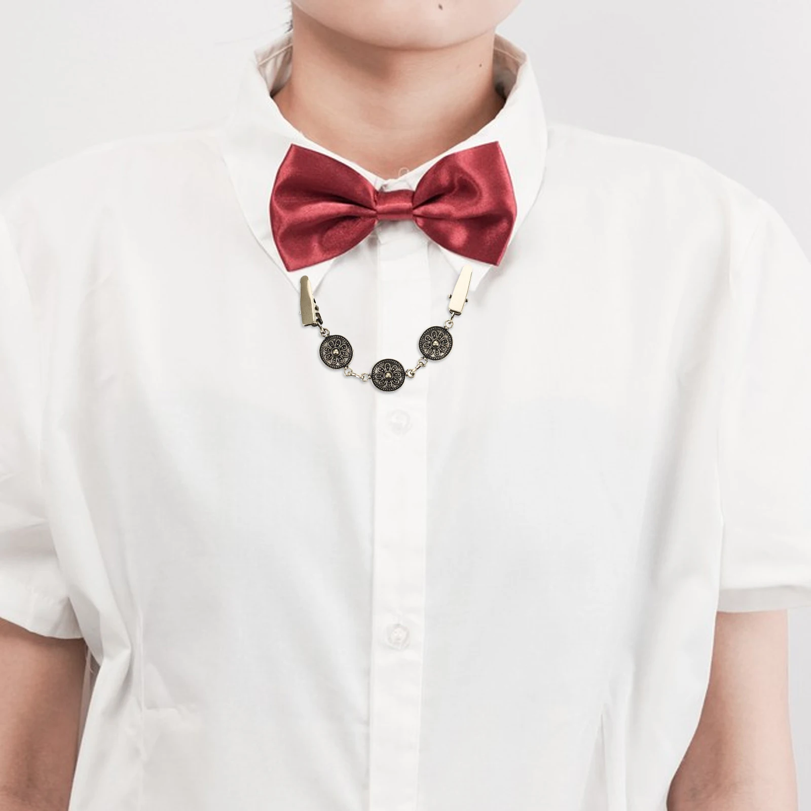 

2pcs Vintage Sweater Clips Cardigan Golden Brooches Retro Shawl Clip Decor Zinc Alloy Warm Weather Stylish Event Accessory