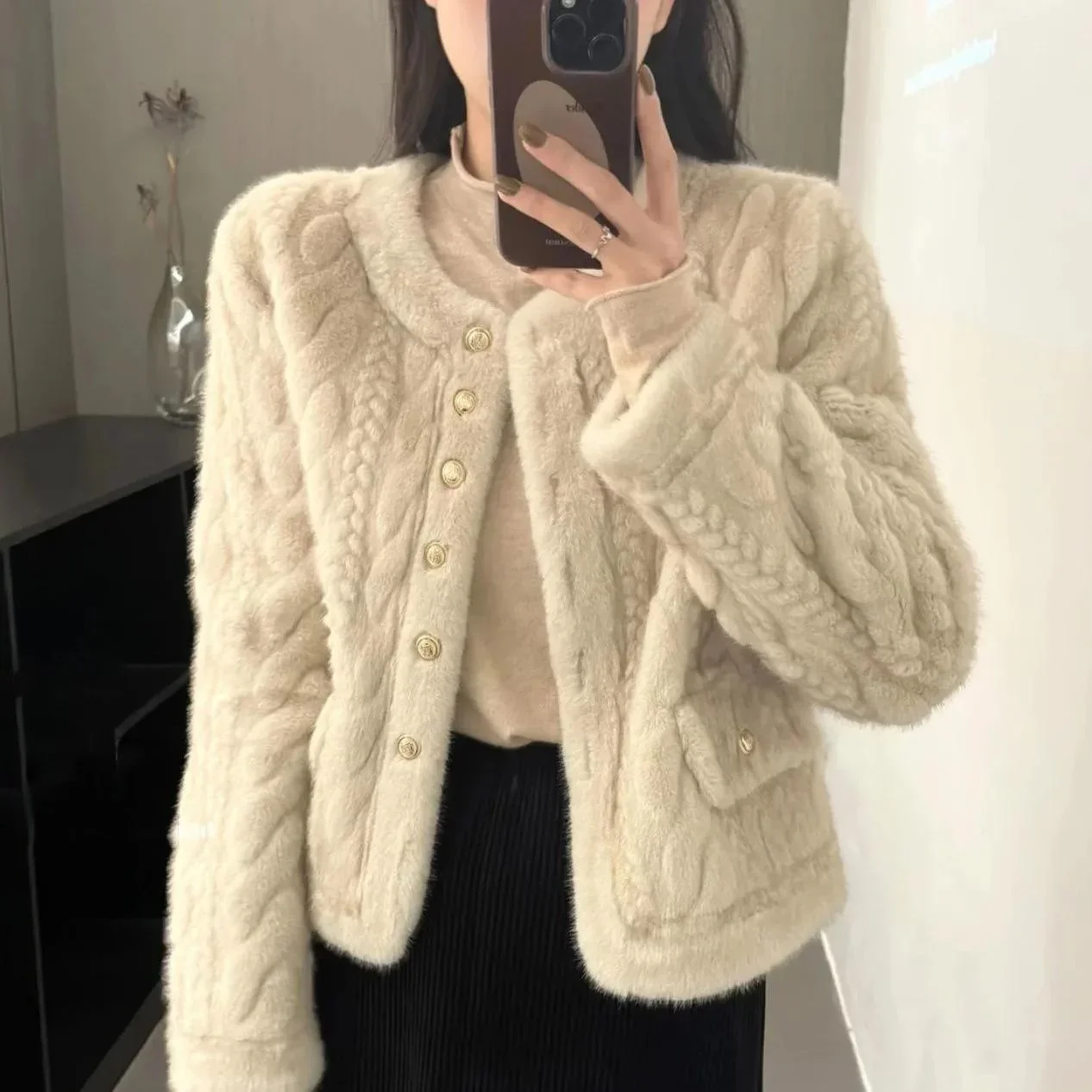 Elegant Short Fur Jacket Women's Winter  New Style DK Melissa Brand Commute Style Loose Fit Button Detail Long Sleeve