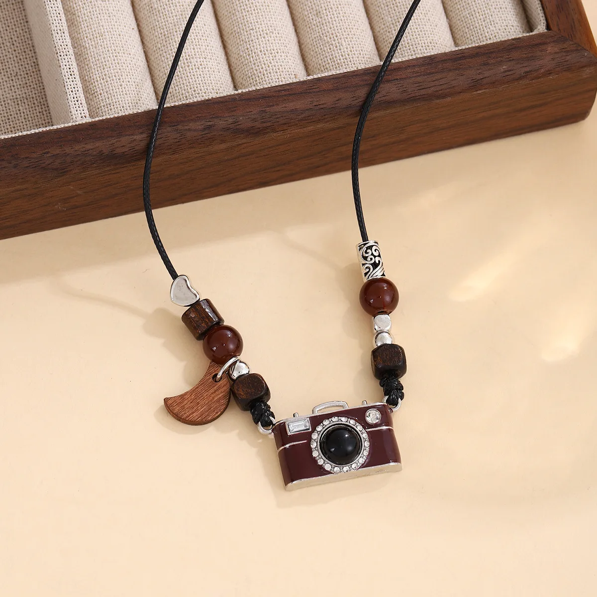 Vintage Y2K Brown Camera Pendant Necklace Women's Punk Hip-Hop Simple Personality Collar Female Unique Fashion Accessories Gift