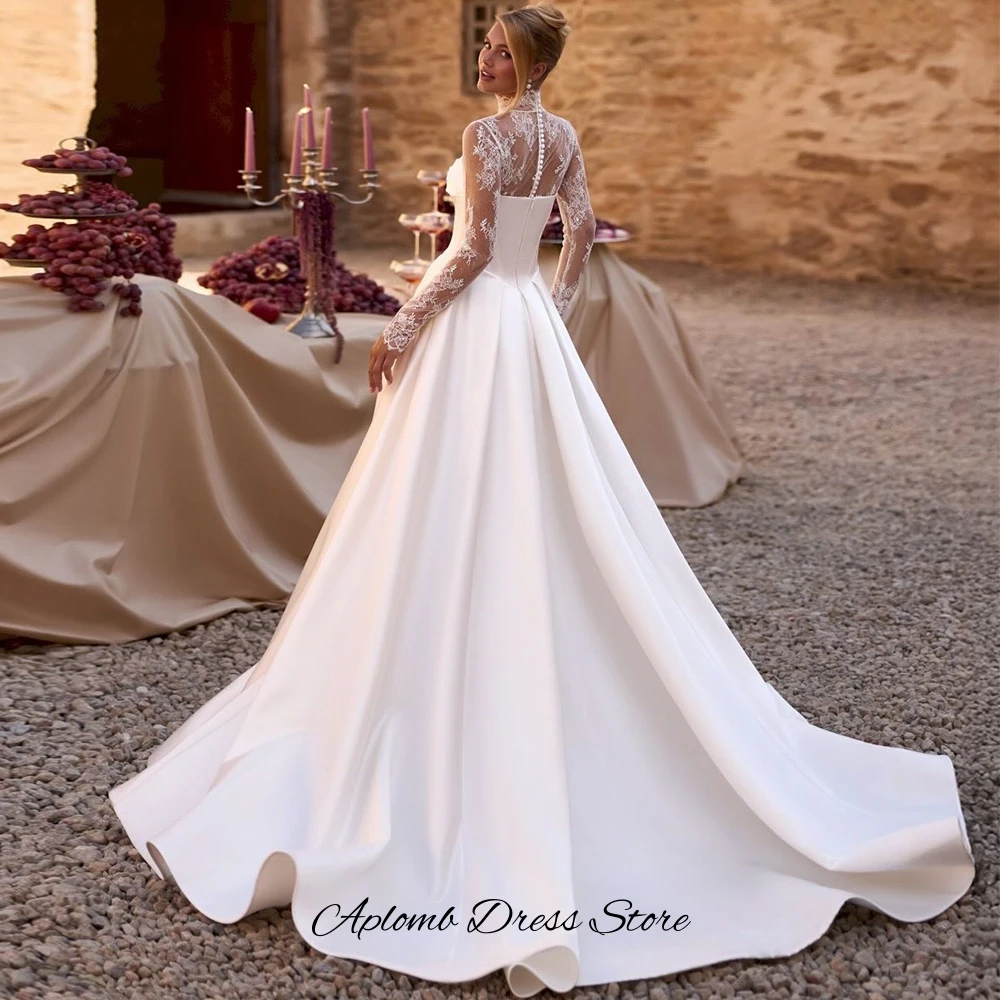 High Quality Ruched Satin Wedding Dress Elegant Lace Long Sleeves Customized Bridal Gowns Modern High Collar Robe de mariée