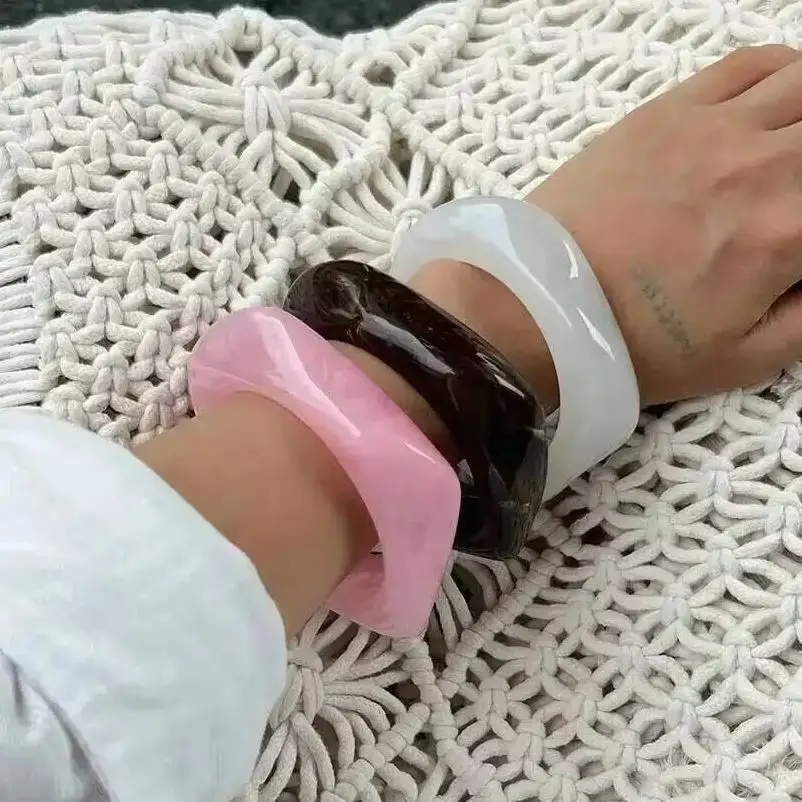 KunJoe 3 أنماط العصرية غير النظامية الاكريليك الراتنج سميكة الإسورة سوار للنساء الإبداعية هندسية واسعة الإسورة اكسسوارات اليد