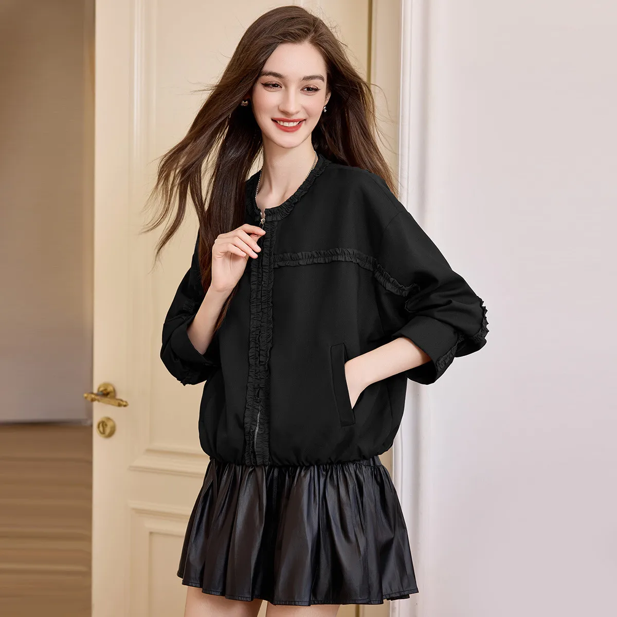 LOUIS YAO Farbblockierte Rüschenjacke für Damen, 2025, Herbst, lässiges Design, Rundhalsjacke mit tiefen Schultern, Strickjacke