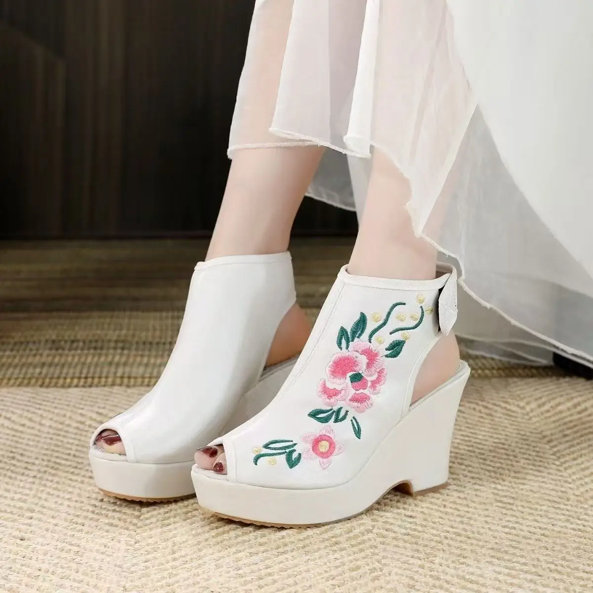 

Women Wedges Canvas Embroidered Peep Toe Sandals Summer New Thick sole Non Slip Breathable Ethnic Style High Heel Sandals