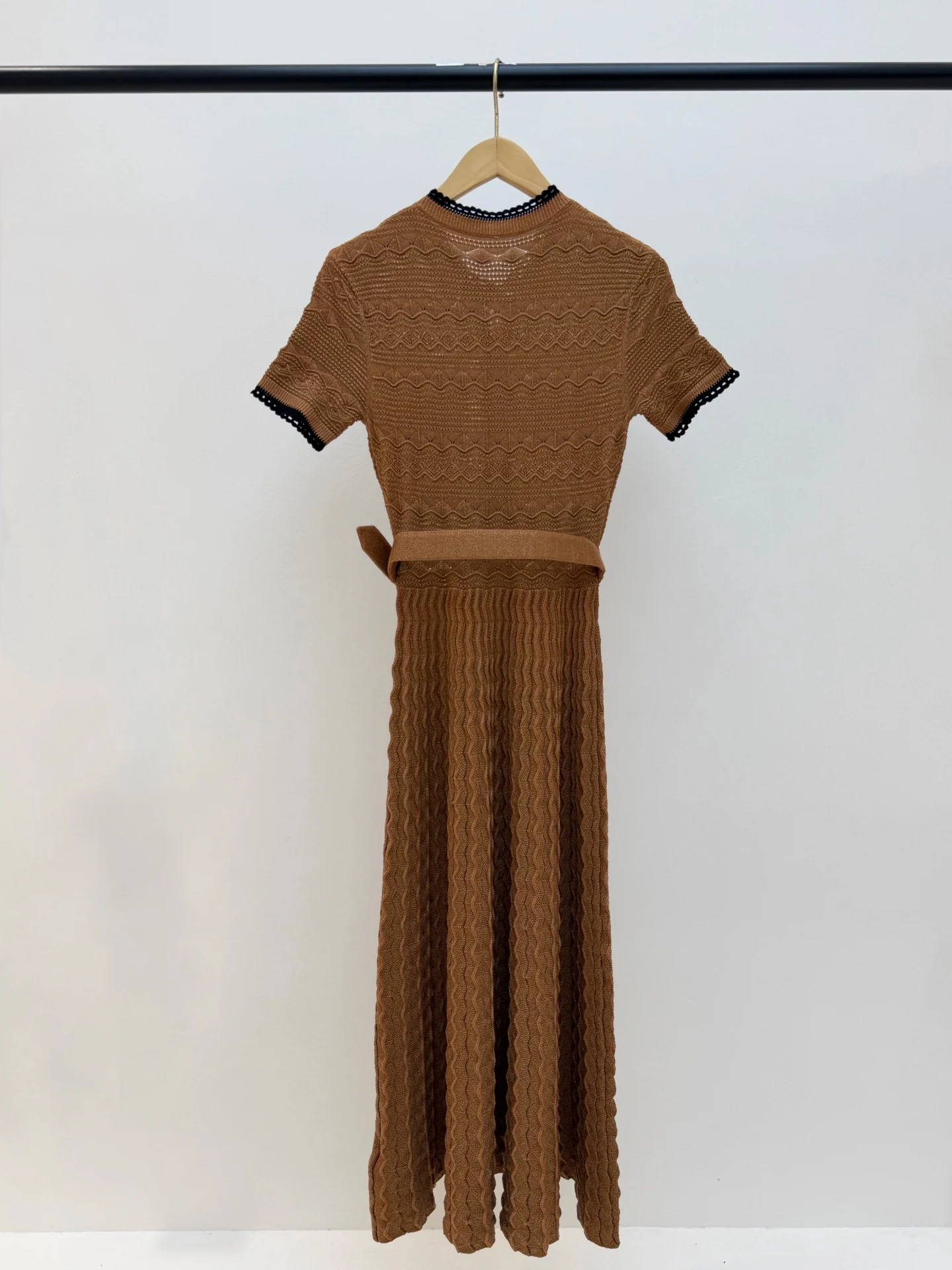 2026 new color blocking trimmed short sleeved knitted dress