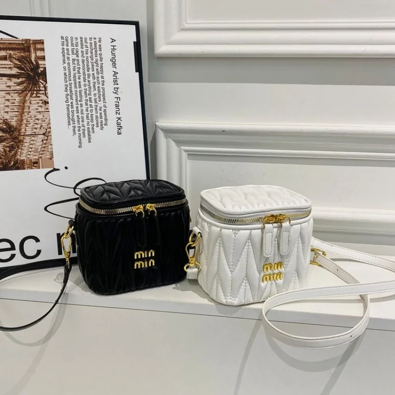 

Ladies Hand Bags Made Of Fine Leather Featuring Classic Paris Style And Casual Vintage Chic Look ​