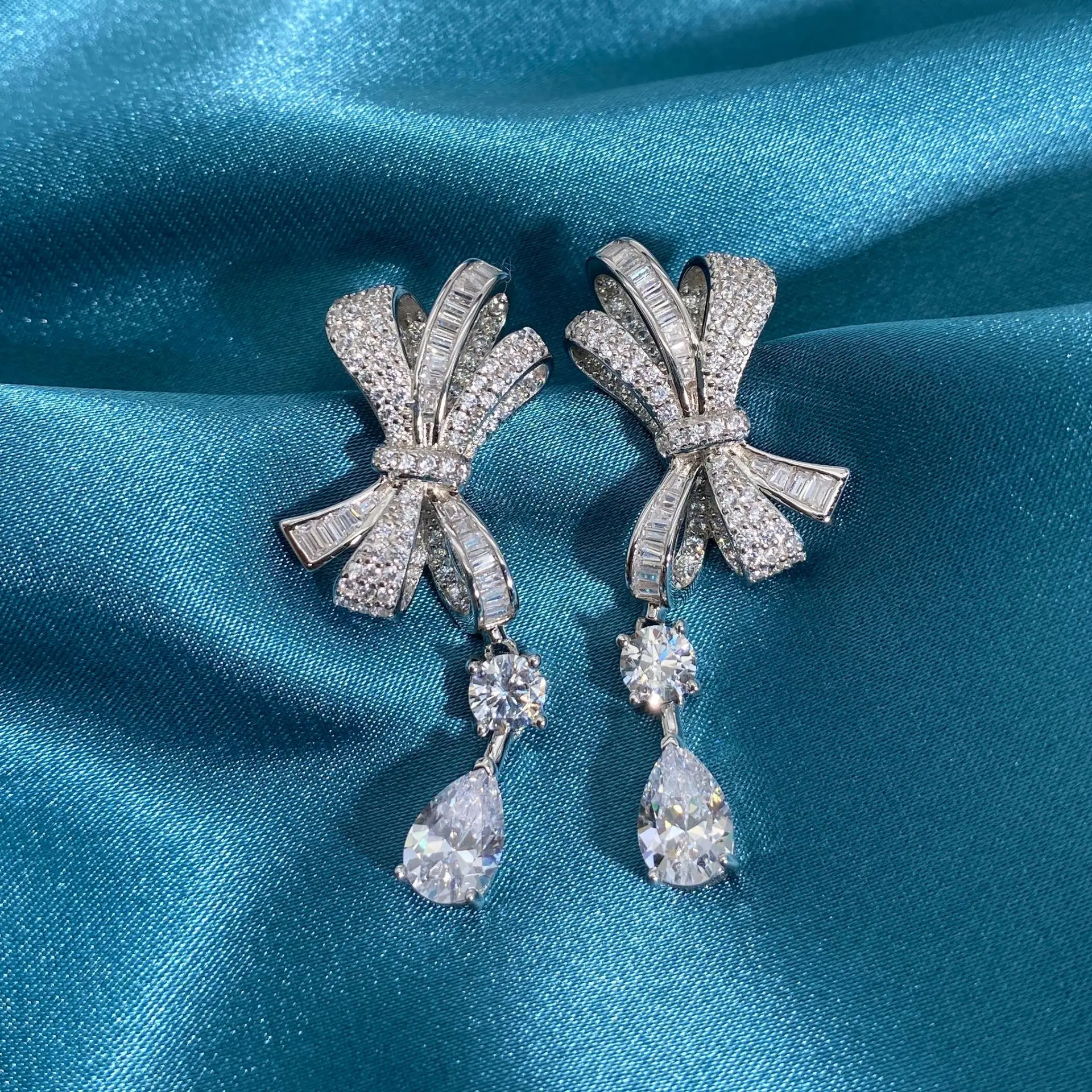 

Winkin Winsin 5 Carat High Carbon Diamond Drop Earrings Ice Flower Cut Ocean Blue High Grade Ear Accessories, 925 Silver