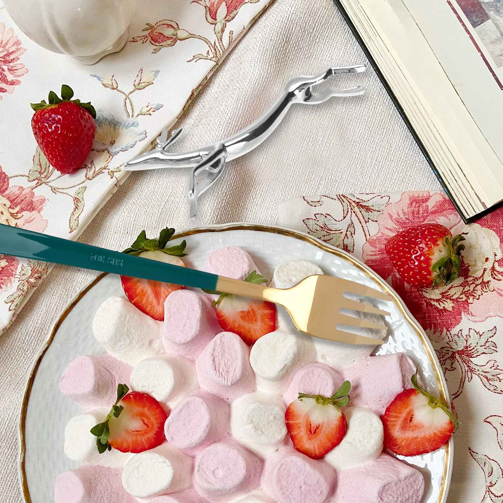 

6Pcs Elegant Metal Chopstick Holder Polished Surface Kitchen Storage Organizer for Table Decor Chopstick Holder