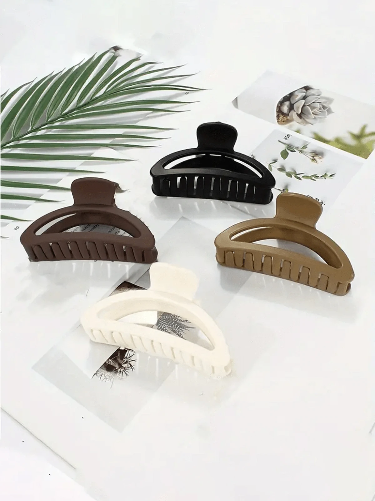 4個入り クラシックマットハーフムーン型 大型グリップクリップ 強力グリップ力 後頭部ディスクヘアクリップ ヘアアクセサリー