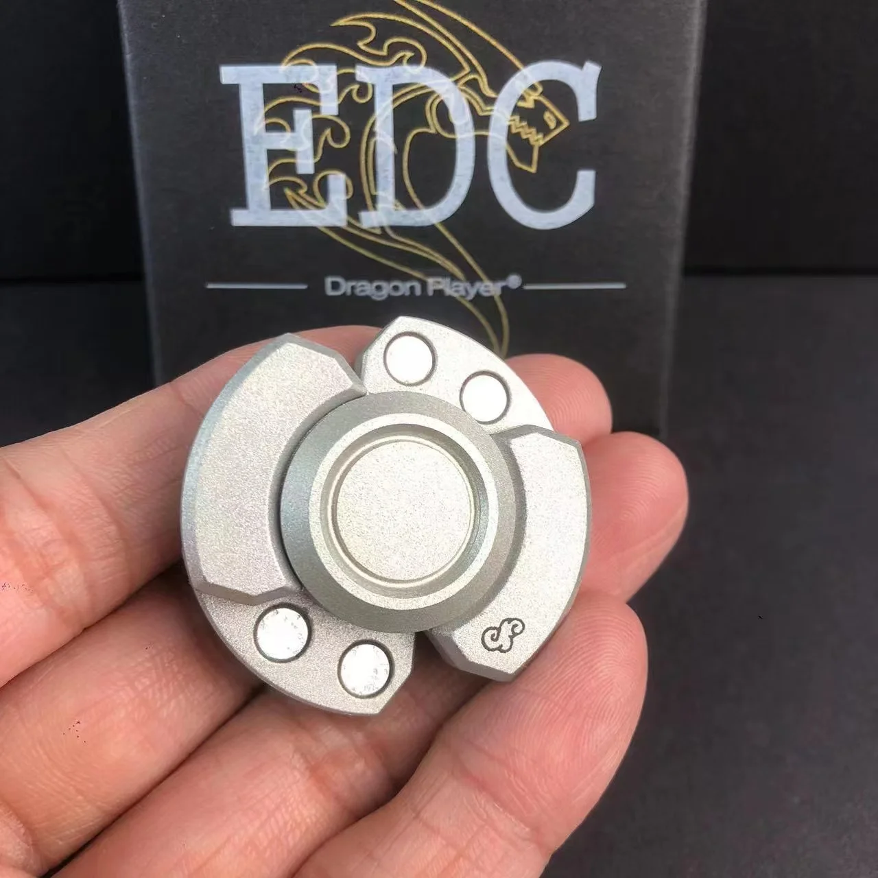 Três-Corpo Pequeno Quadrado Fidget Spinner, Descompressão Toy, Creative Tide Play, Coleção Desktop Pieces, Edc