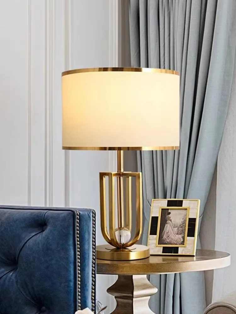 

Metal Bedroom Bedside Table Lamp Creative Study Crystal Nordic Personalized Hotel Living Room Reading lamp Cloth Night Lamp