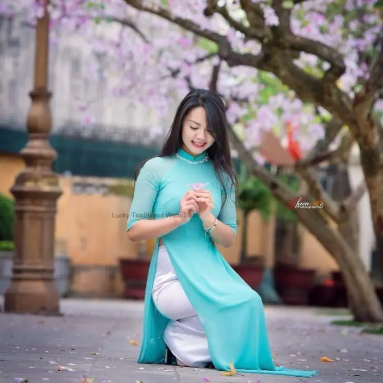 

Женский традиционный вьетнамский костюм Ао Дай: улучшенный комплект из платья-ципао и брюк