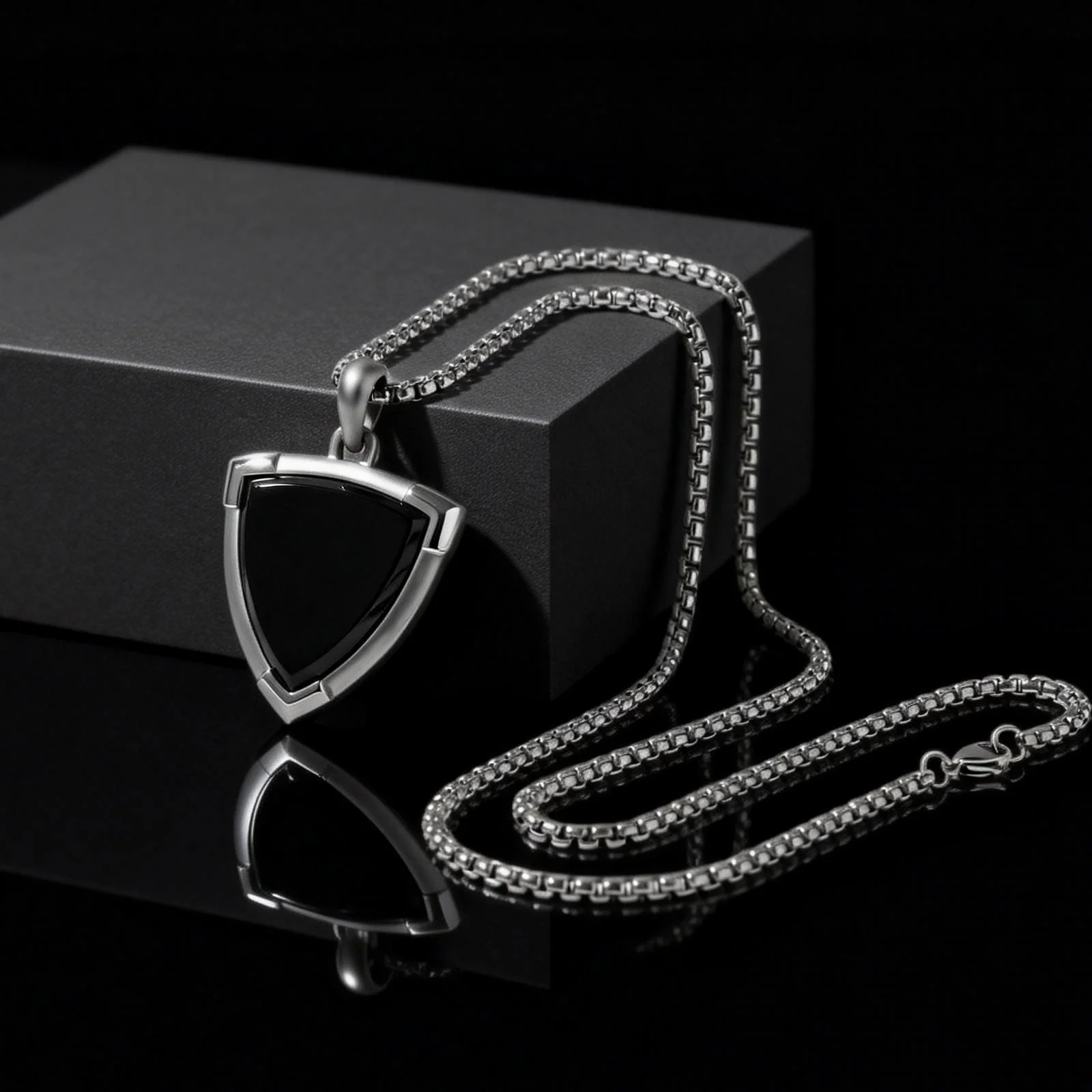 Stylish Black Agate Shield Pendant Necklaces for Men Fade-Resistant Stainless Steel Necklace Durable Waterproof Jewelry Gifts