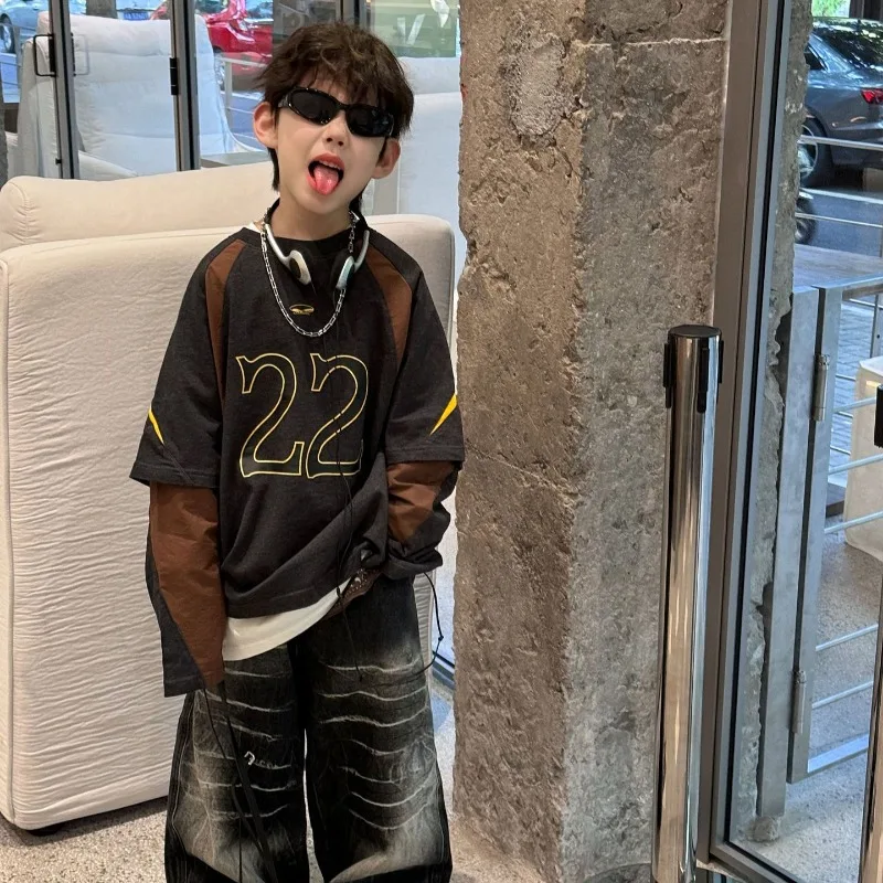 

Футболка для мальчиков, осень-весна 2024, модный корейский стиль, лоскутный искусственный топ из двух предметов с буквенным принтом, красивый крутой топ с длинными рукавами