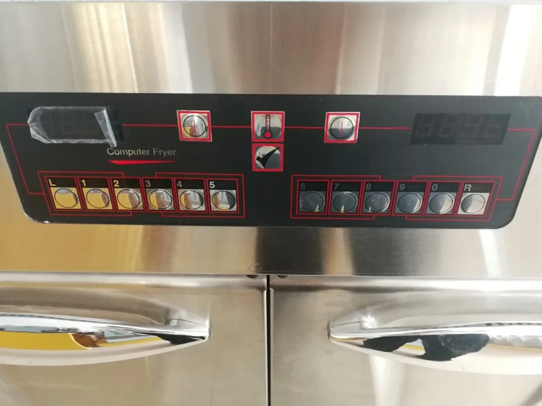 Vertical double-cylinder four-screen computer version fryer with oil filter truck with 10-stage timing oil filter electric fryer