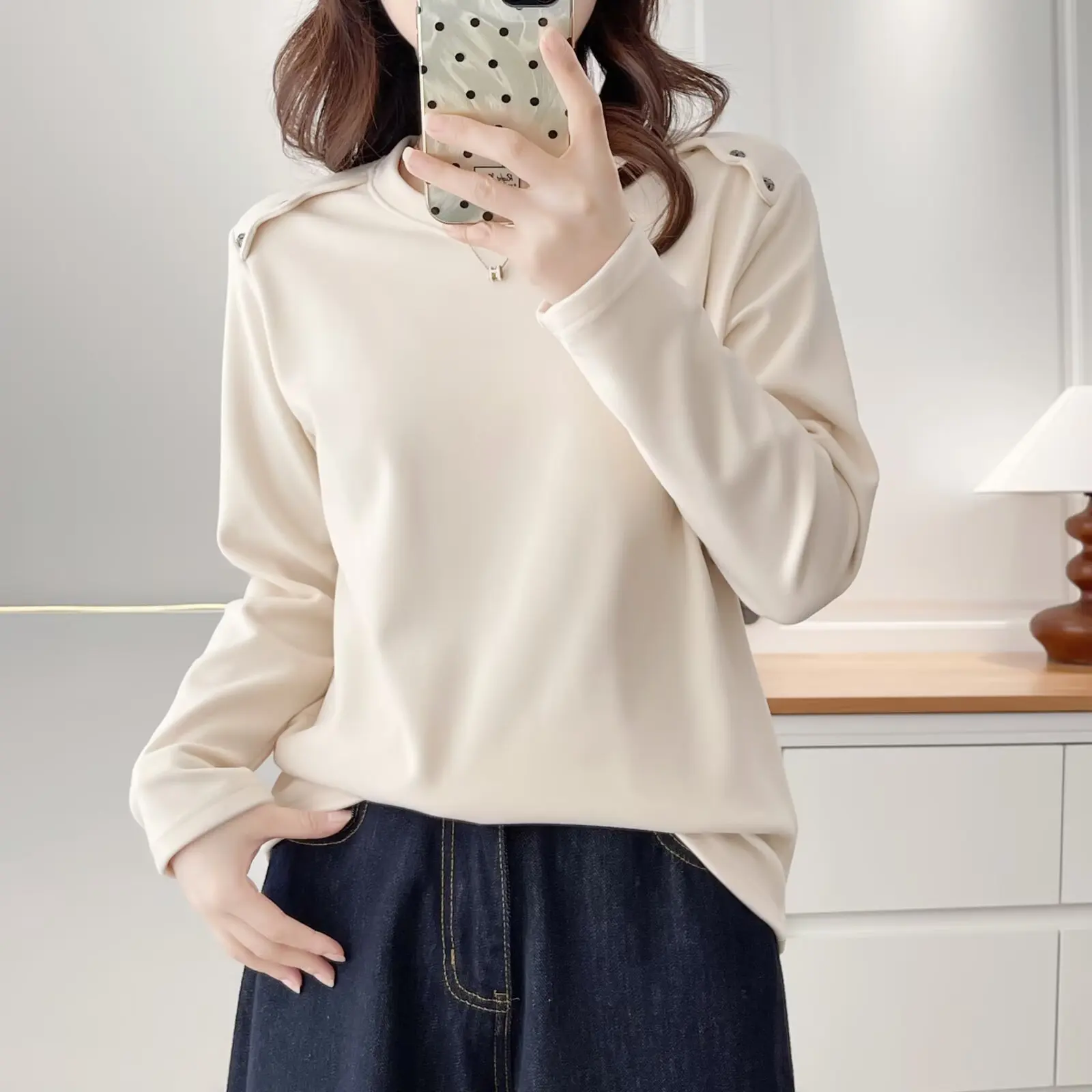 

XXXXL модная женская футболка больших размеров в осенне-зимнем стиле, простые бархатные топы с круглым вырезом и пуговицами на плечах, теплые топы с внутренней стороны 8251