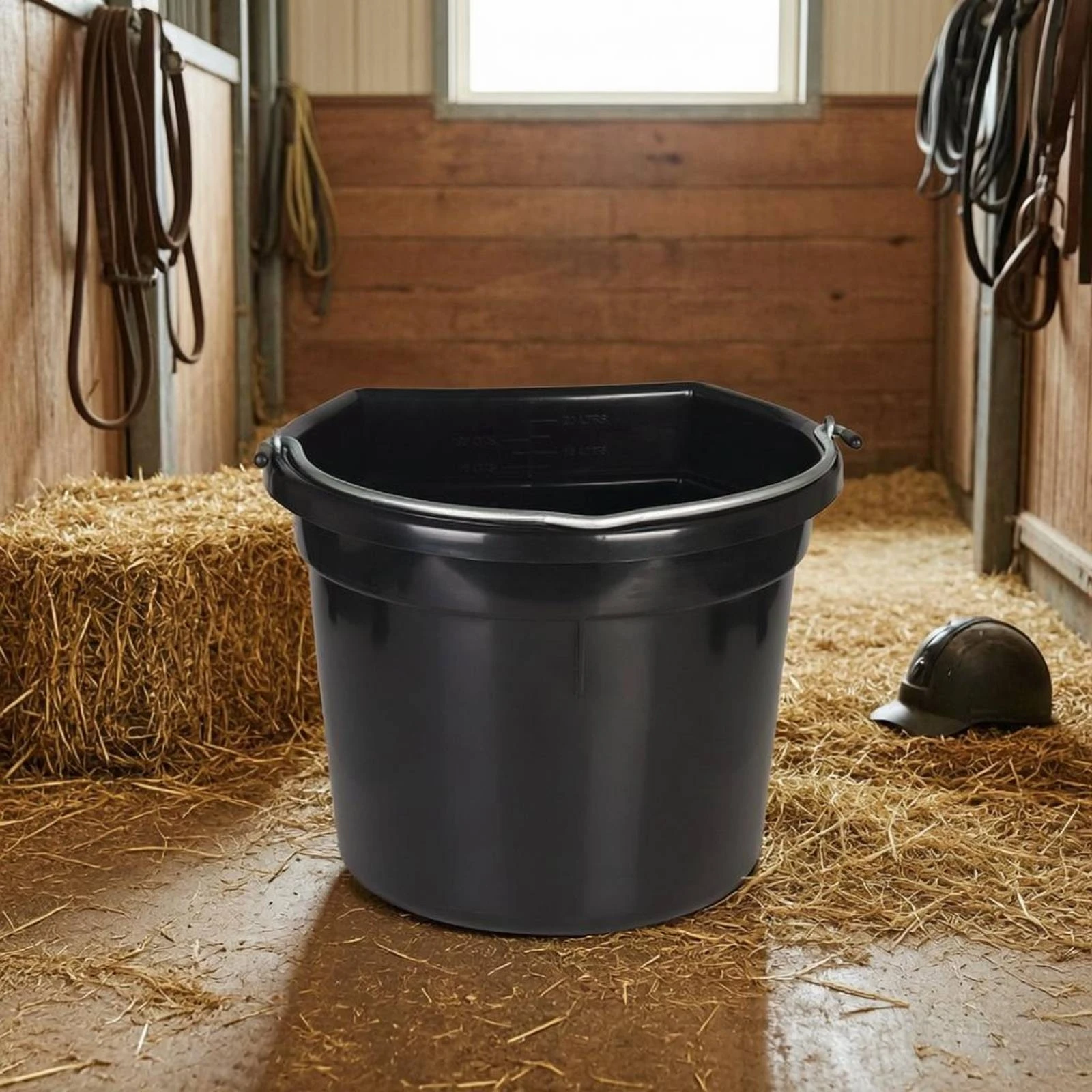 Horse Stable Pail Metal Handle Stable Water Pail Livestock Container Black Open Top