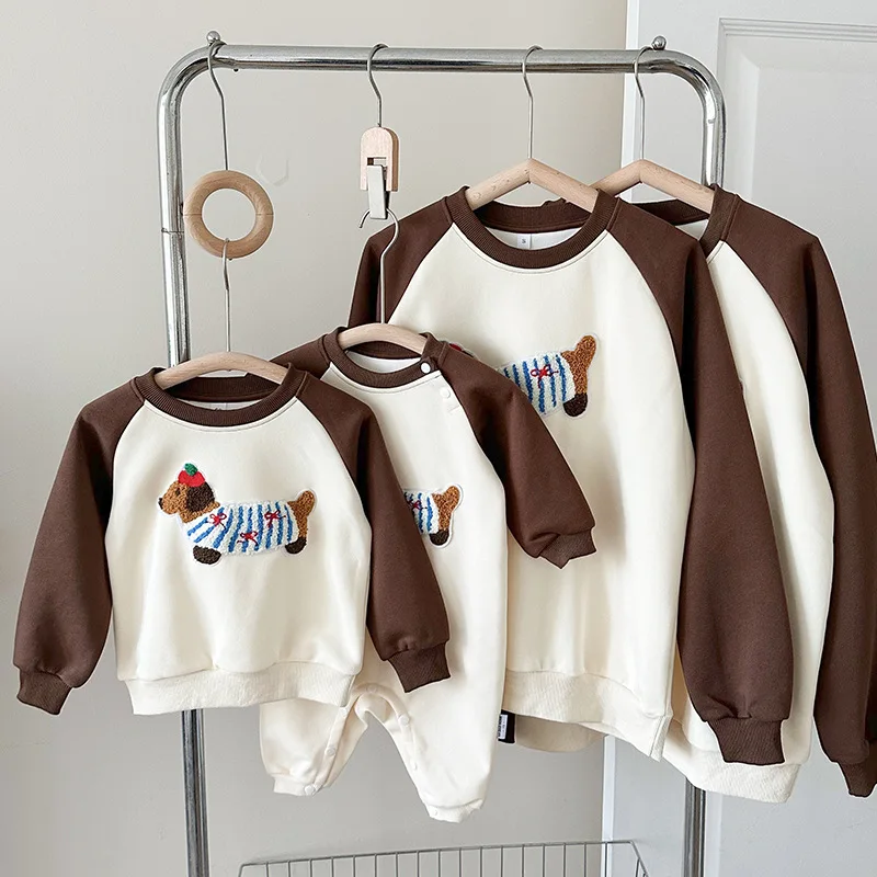 

Family Matching Clothes Parents Kids Round Neck Sweatshirt with Embroidered Dog Design Cute Casual Outfit for Family Photo Shoot