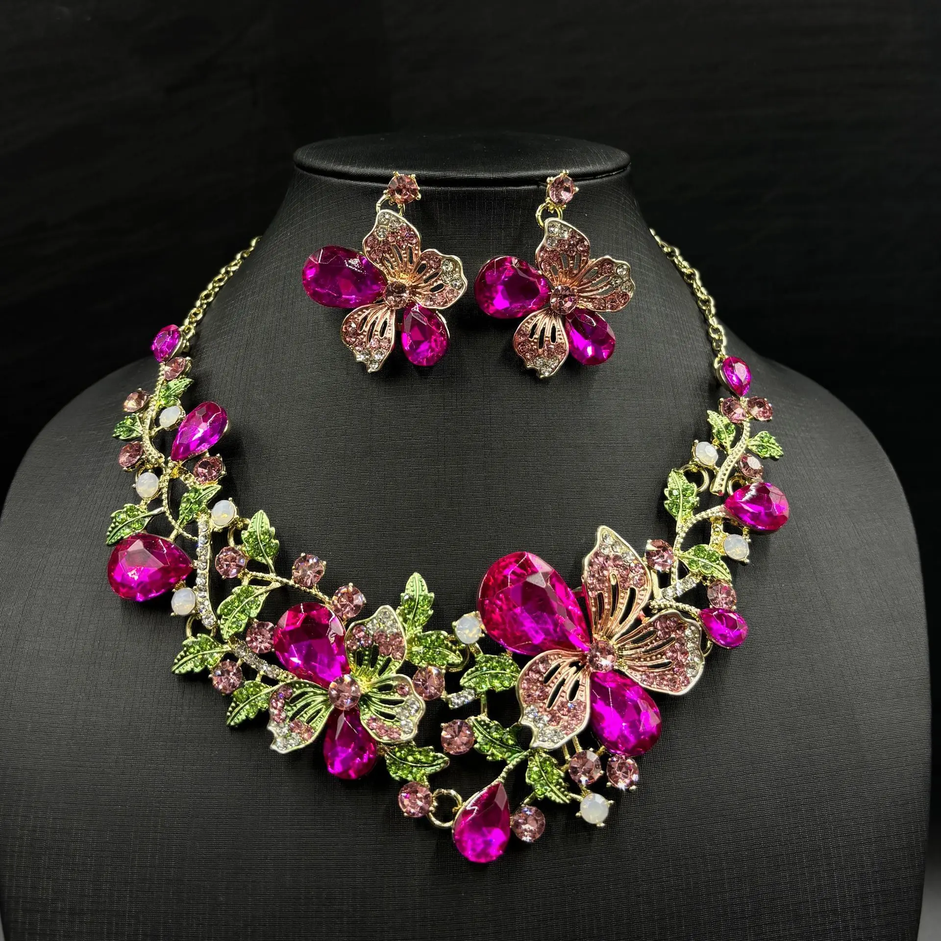 Decorative Props Dreamlike Style Romantic Dazzling Ladies' Necklace Earrings 3 Pcs Set For Important Occasions