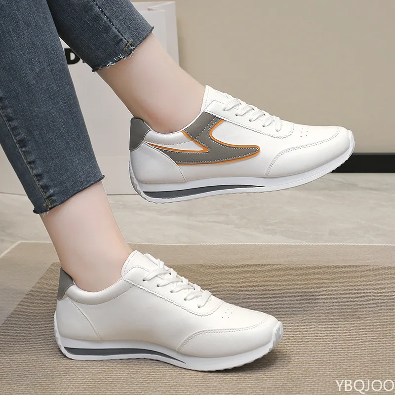 春の新作、通気性抜群で多用途なレディーススニーカー。カジュアルで快適なスポーツシューズ、軽量でファッショナブルなランニングシューズ。